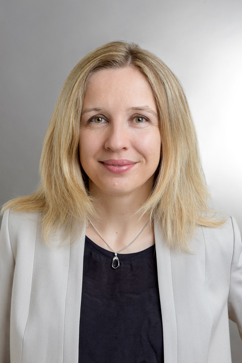 Prof. Dr. Julia Straub